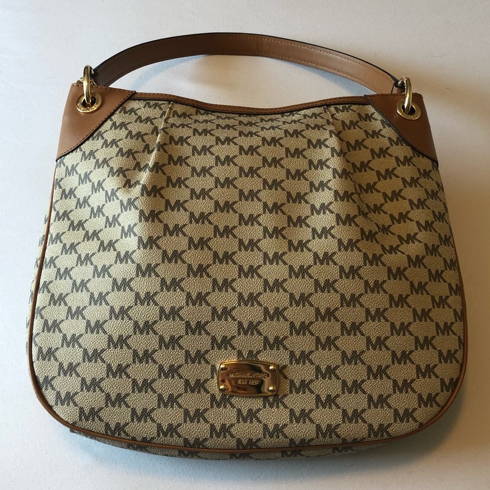 Michael Kors Jet Set Item Large Conv Shoulder Bag